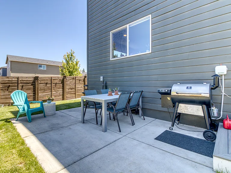 20538 SE Cameron Ave — Photo 32