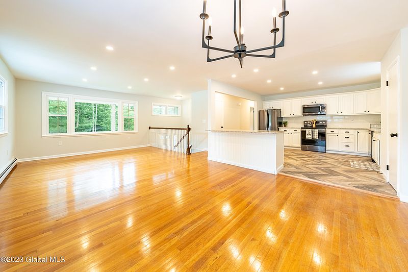 5th image of 82 Edgewood Drive