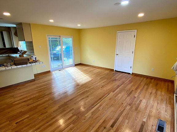 5th image of 420 Estrella Dr