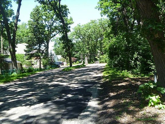 3rd image of 4816 E Lake Shore Dr