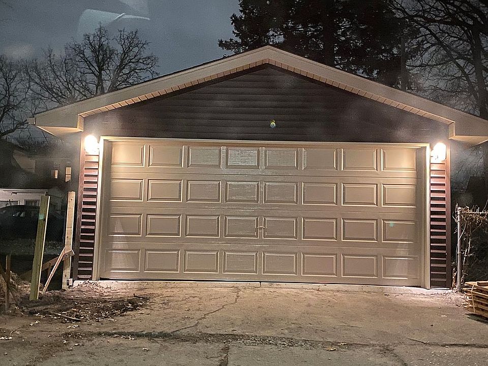 2nd image of 3145 Woodstock Dr
