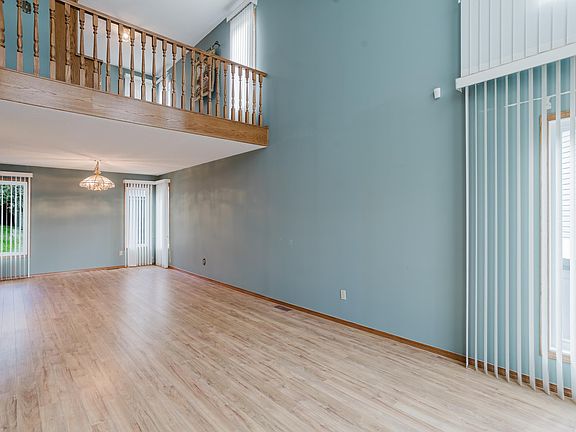 4th image of 7 Hilltop Cres