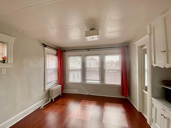 4th image of 4007 Murray St Floor 2