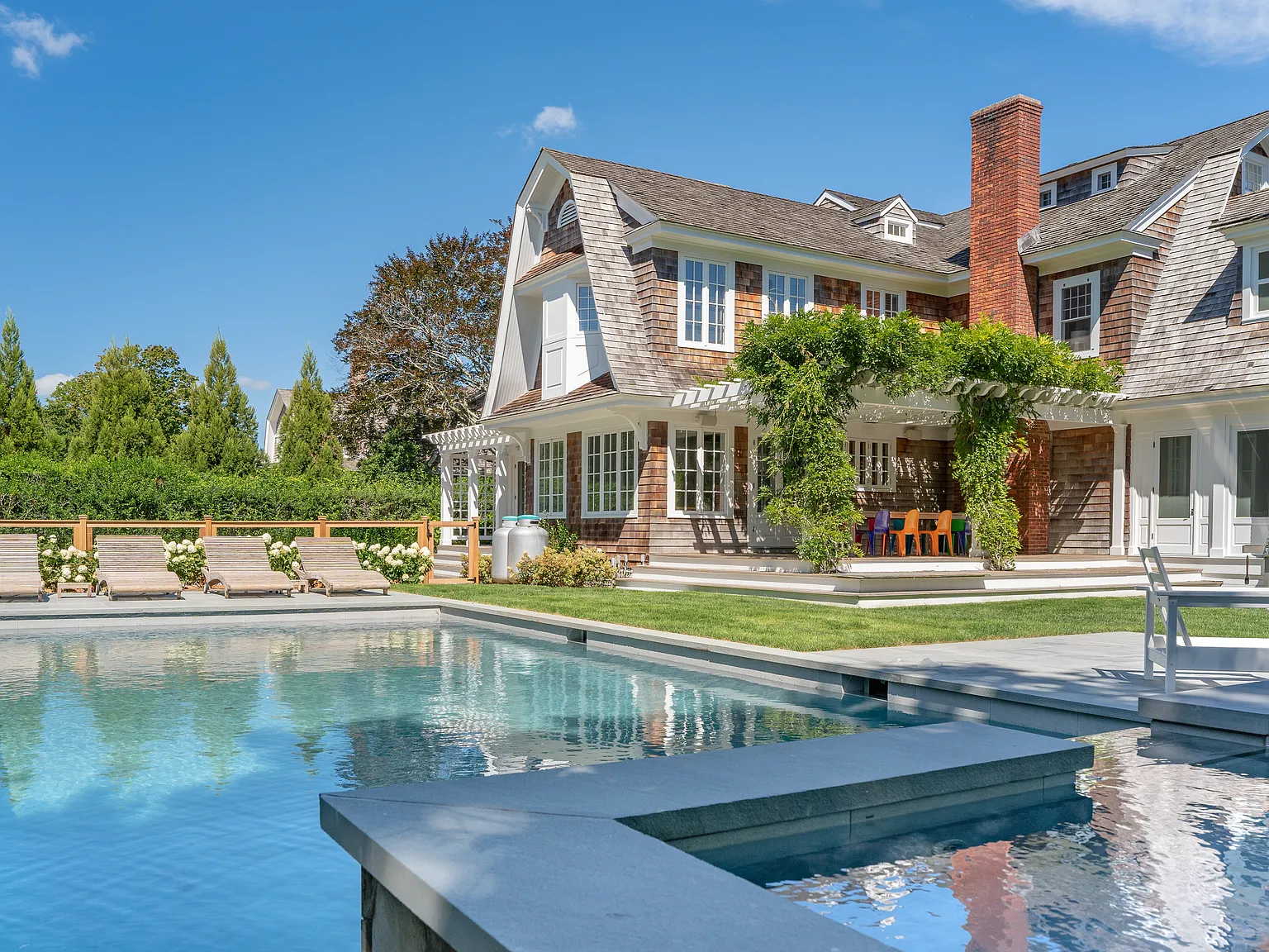 Rare Quogue Estate Section Rental — Photo 2