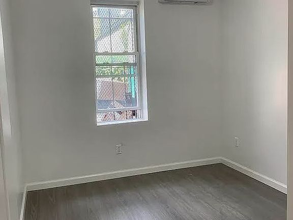5th image of 899 Willoughby Ave #2
