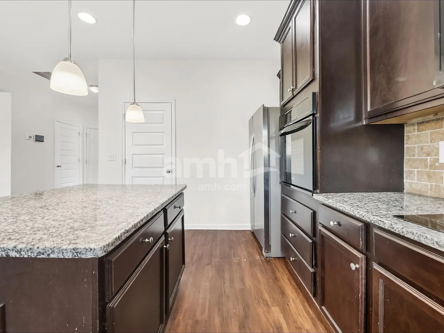 4 bed, 2.5 bath, 2574 sqft, $2,450 — Photo 4