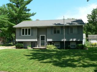 9129 Oakwood Dr, Norwalk, IA 50211
