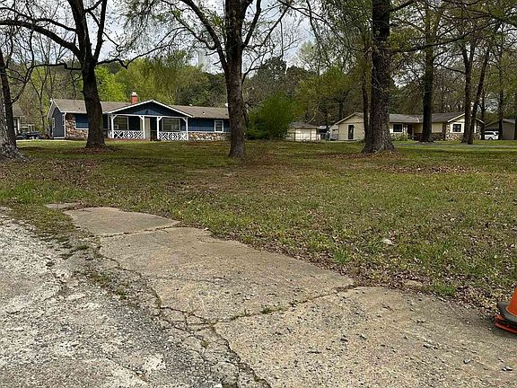 3rd image of 117 Middle Rd