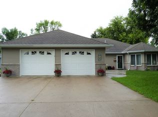 640 2nd St N, Carrington, ND 58421