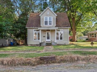 548 W Jefferson St, Petersburg, IL 62675