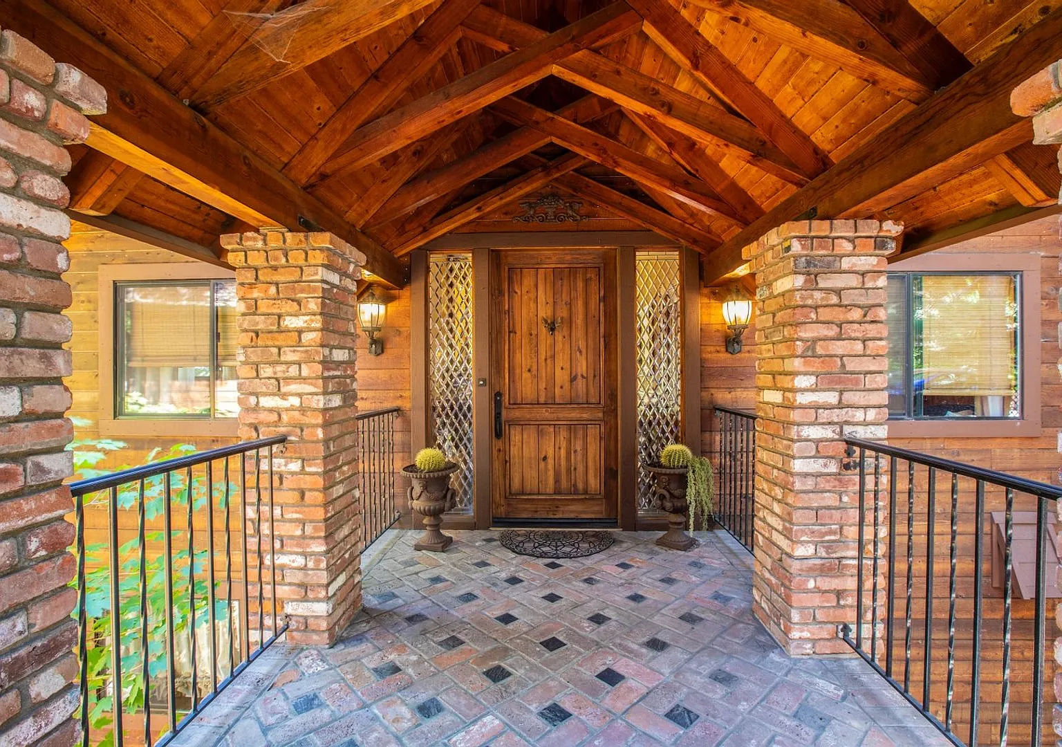 Stunning Lakefront 6br House In Lake Arrowhead — Photo 1