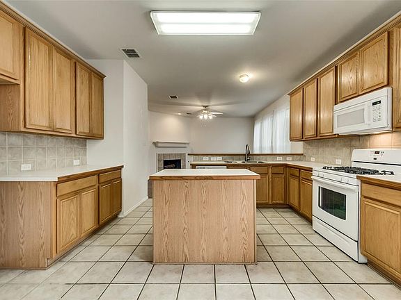 4th image of 917 Dogwood Dr