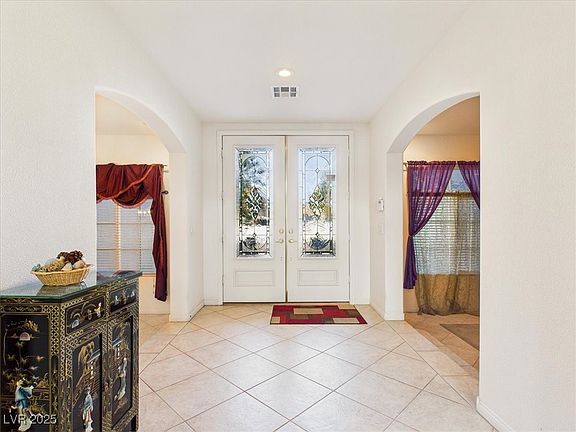 5th image of 321 Whispering Tree Ave