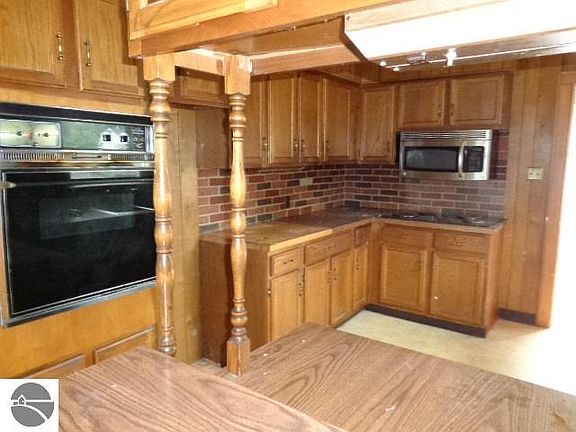 4th image of 402 E Washington St