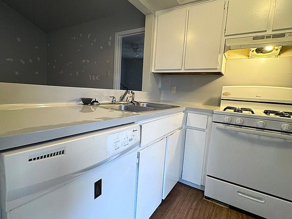 3rd image of 2116 Gaston Place Dr #B