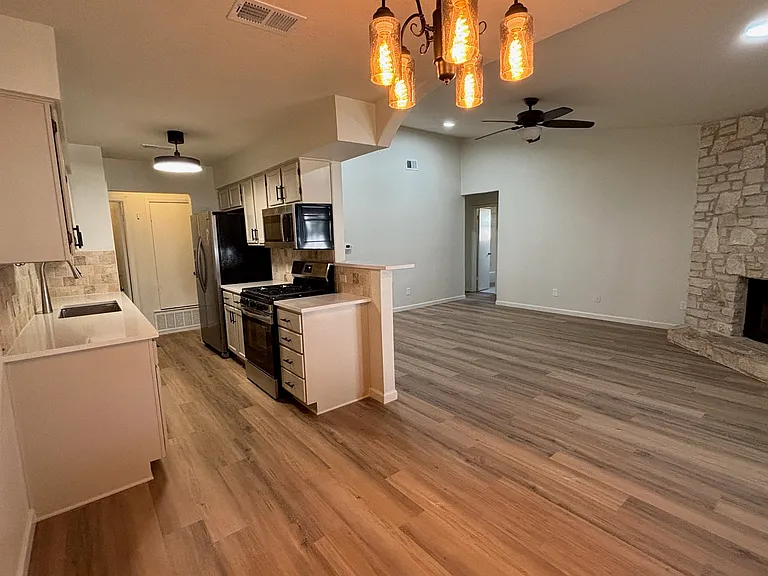 4908 Pelham Dr — Photo 19