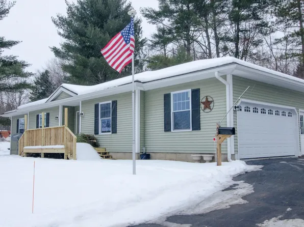 69 Edgewood Drive, Newport City, VT 05855