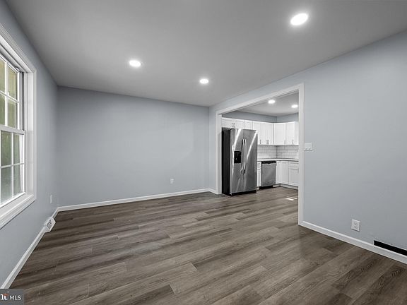 4th image of 1629 North Ave