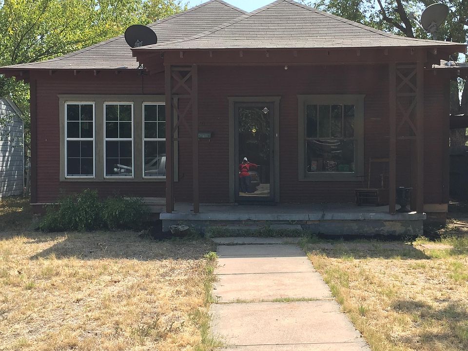 1st image of 2611 1st St