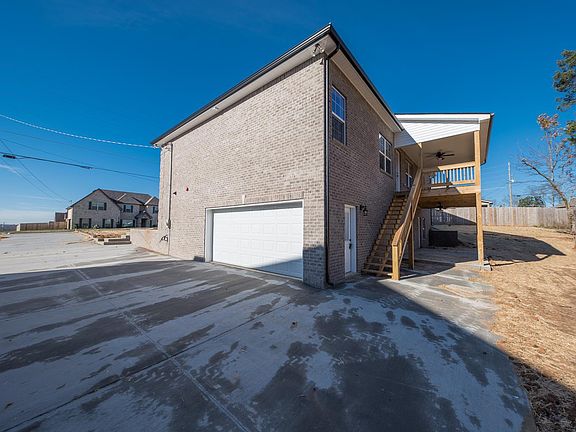 3rd image of 1404 Rivercrest Dr