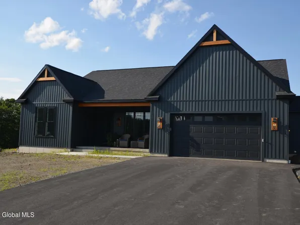 18 Woodland Hill Rd, Wynantskill, NY 12198