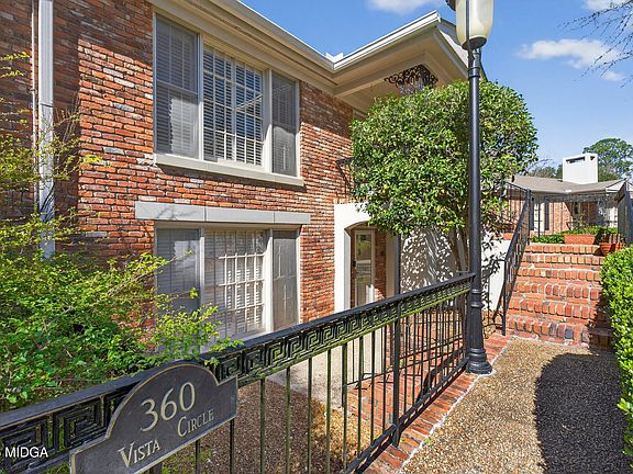 3rd image of 360 Vista Cir APT B