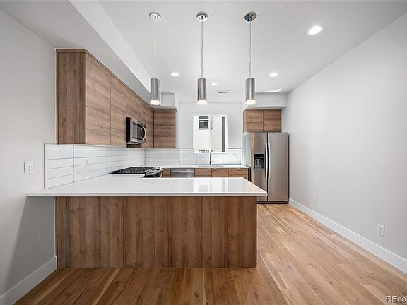 3rd image of 1810 N Irving St Unit 5