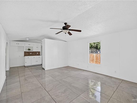 4th image of 617 Evergreen Ave