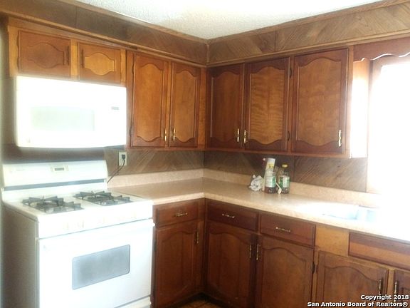 4th image of 3043 Golden Ave