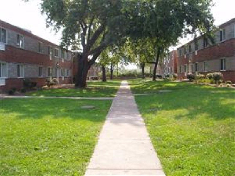 1st image of 420 Elm Grove Ln APT 1