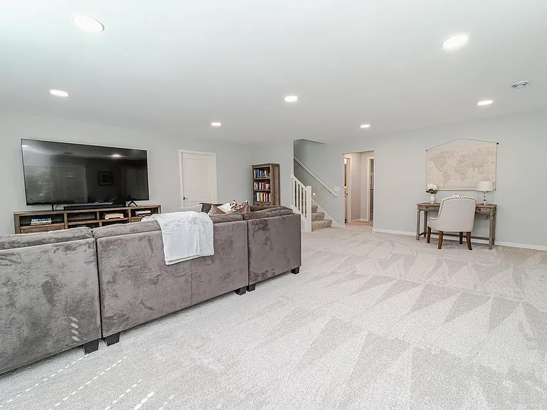 5145 Ranchview Ln N — Photo 25