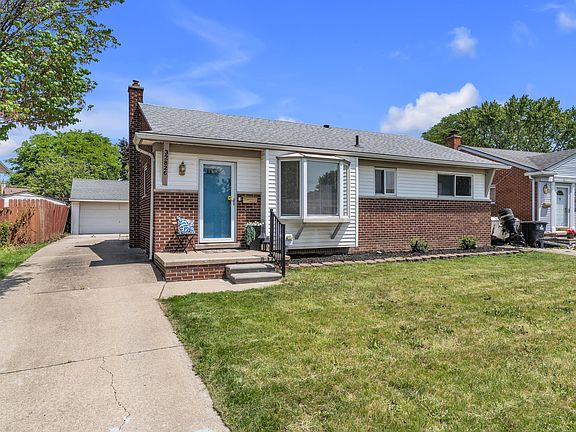 3rd image of 32826 Benson Dr