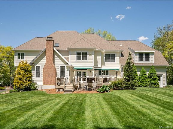 3rd image of 44 Summit Crest Dr