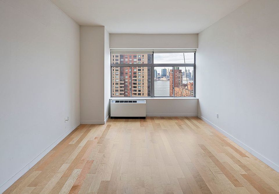 1st image of 90 Washington St APT 4R