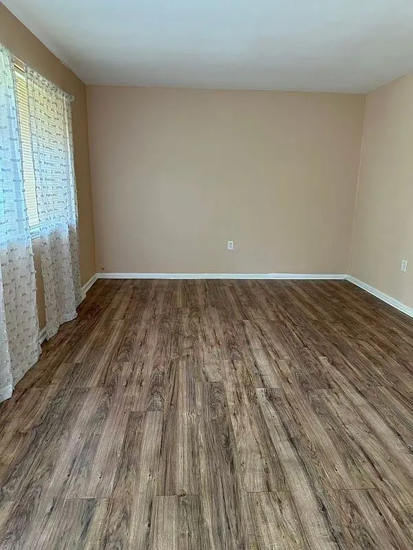 4 bed, 2.0 bath, 2025 sqft, $2,700 — Photo 2