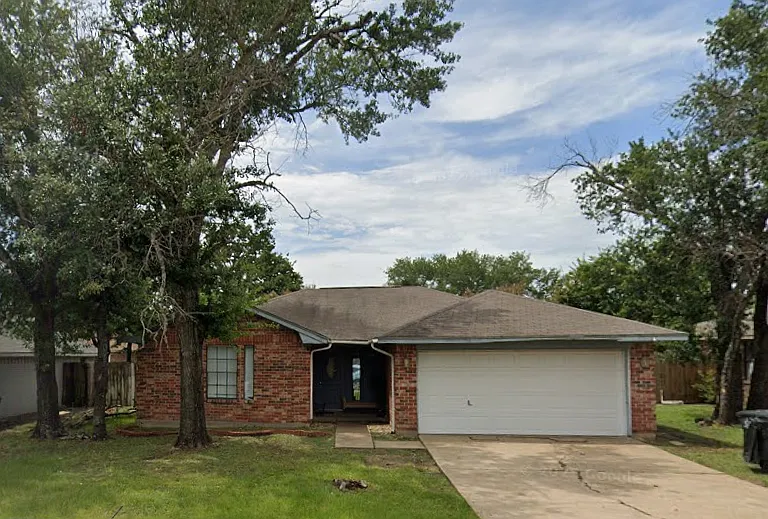 1003 Hardwood Ln — Photo 1