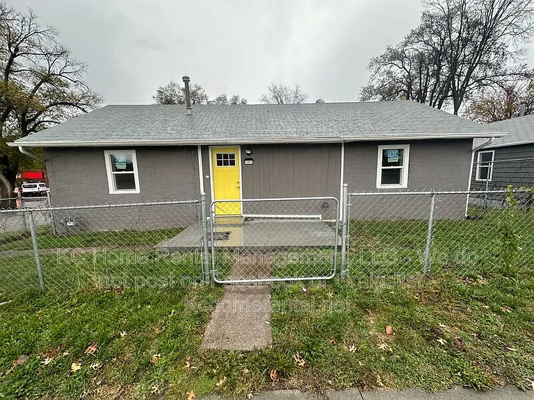 1200 E 23rd St S — Photo 1
