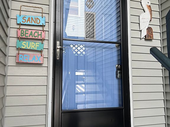 2nd image of 56 W 55th St #1