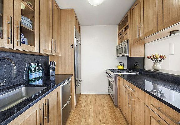 2nd image of 88 Greenwich St APT 1026