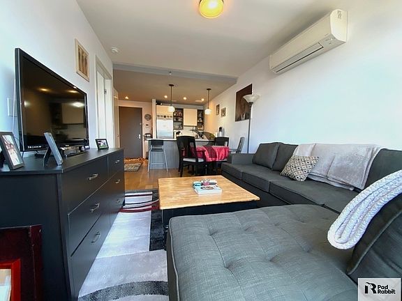 3rd image of 740 Dekalb Ave #501