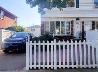 24 Roberts Dr, Staten Island, NY 10306