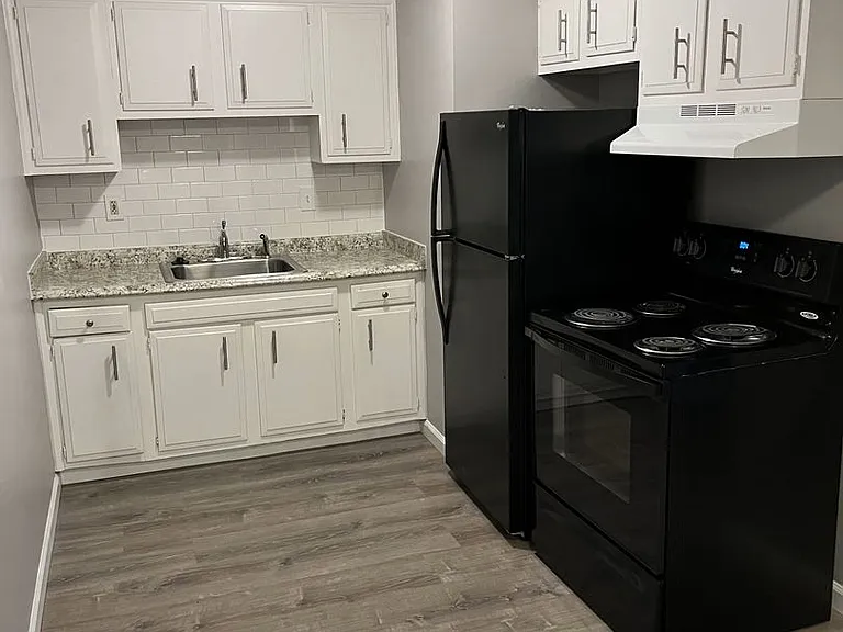 5640 Pardee — Photo 1