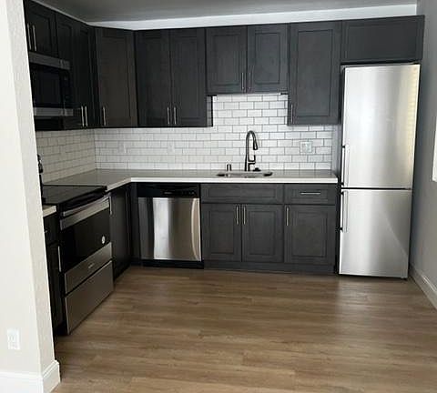 2nd image of 3344 Fillmore St APT 105