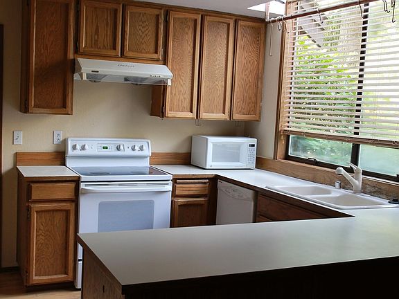 2nd image of 1631 159th Pl NE