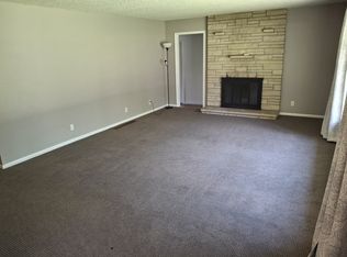 3601 SW Stratford Rd, Topeka, KS 66604