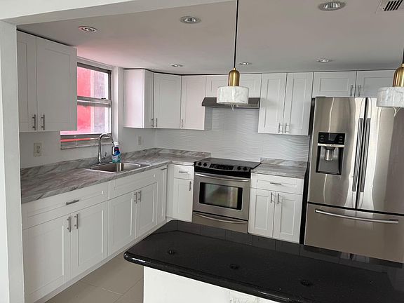 2nd image of 1301 NE Miami Gardens Drive #605w