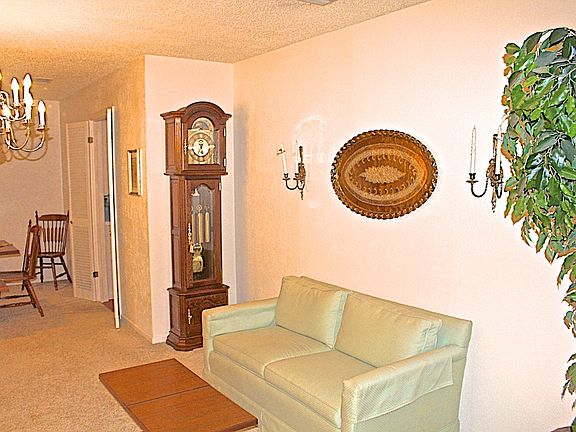 3rd image of 304 Hillview Dr