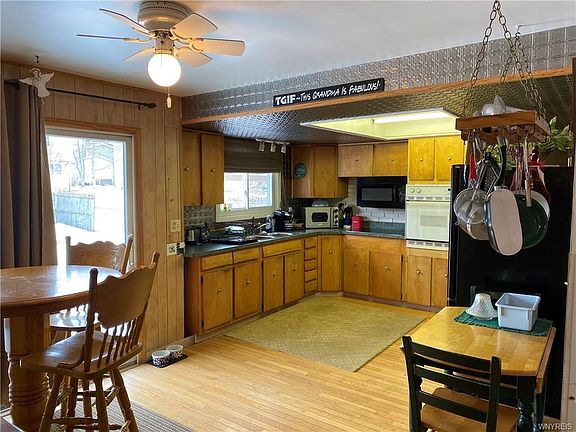 5th image of 429 Brookwood Dr