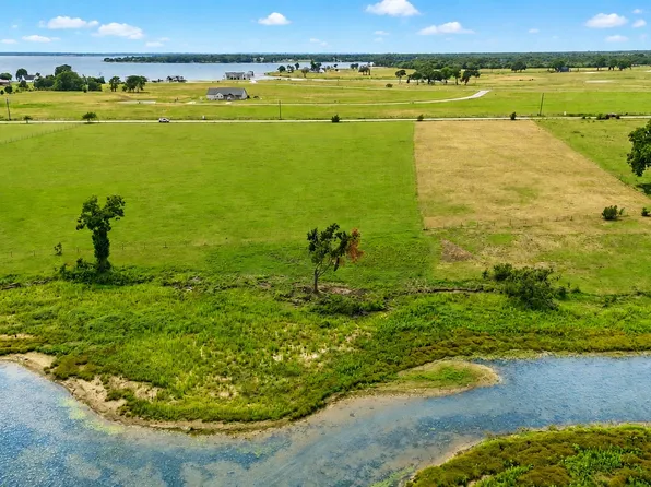 18 Chandler Dr, Corsicana, TX 75109