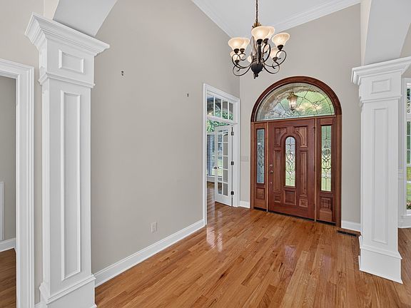 5th image of 25 W Laurel Ave
